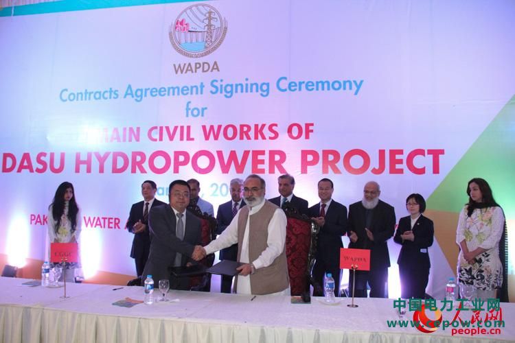 葛洲坝集团同巴基斯坦水电开发署代表签署达苏水电站项目主体工程建设协议（人民网记者 徐伟摄）